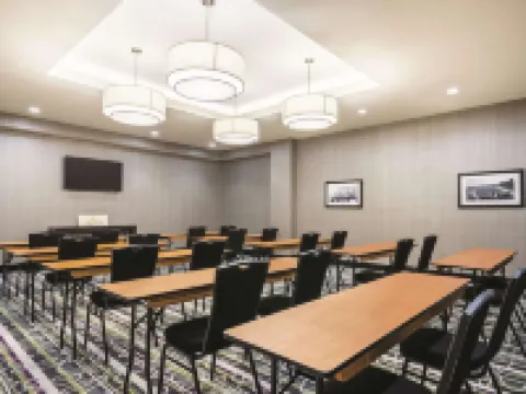 La Quinta Inn & Suites by Wyndham Clifton Park/Saratoga Area Hotels in Halfmoon