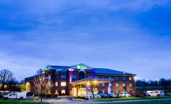 Holiday Inn Express & Suites Shelbyville