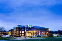 Holiday Inn Express & Suites Shelbyville Hotels in Shelbyville
