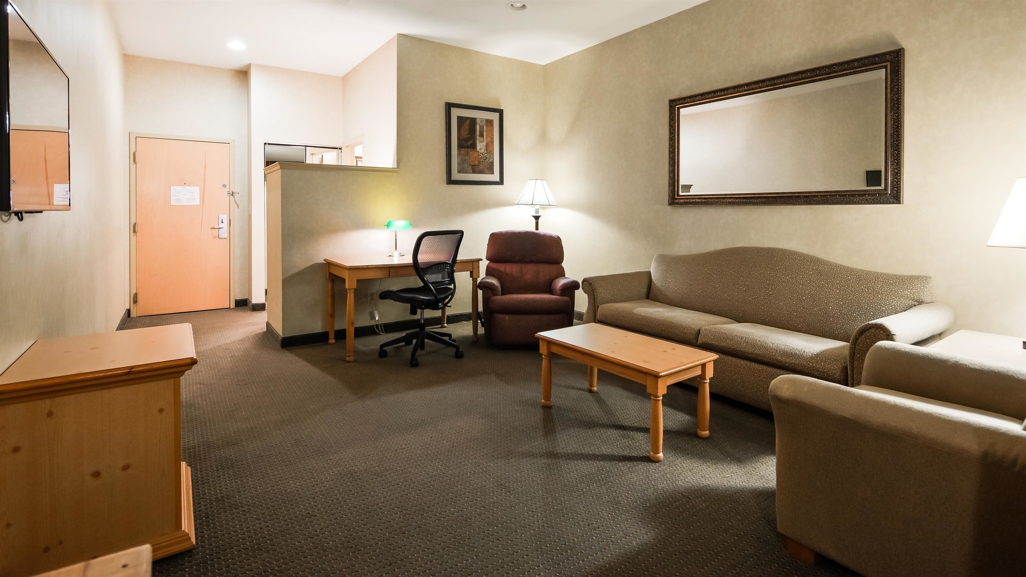 Best Western Plus Revere Inn & Suites