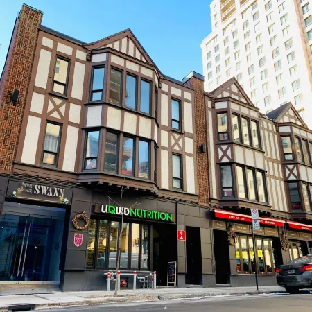 Hotel Chez Swann Отели рядом с достопримечательностью «Политехническая школа в Монреале»