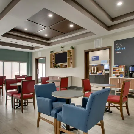 Holiday Inn Express & Suites LAUREL by IHG