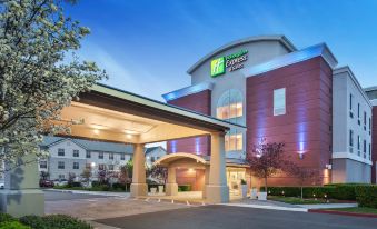 Holiday Inn Express & Suites Sacramento Airport Natomas