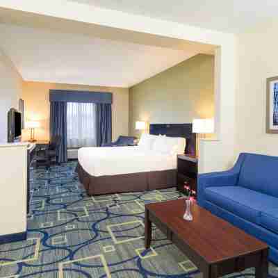 Holiday Inn Express & Suites Easton Rooms