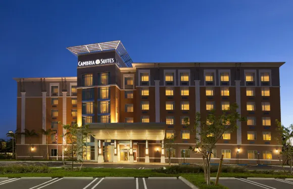 洲際酒店集團邁阿密機場藍色瀉湖區智選假日酒店