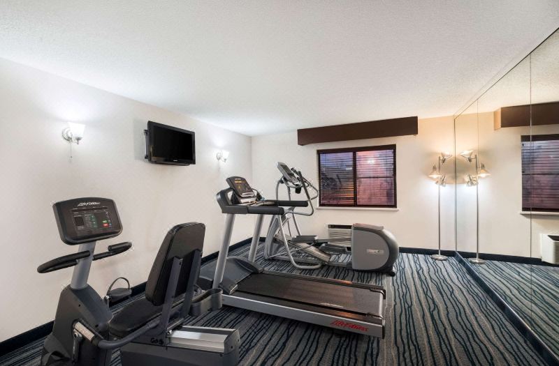 Comfort Inn & Suites photo 2