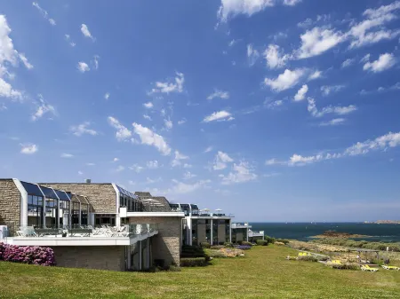 Emeria Dinard Thalasso Spa Отели в г. Лансьё