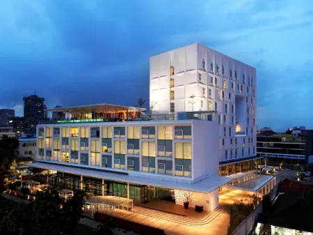 Morrissey Hotel Residences Отели рядом со станцией Stasiun Pasar Senen