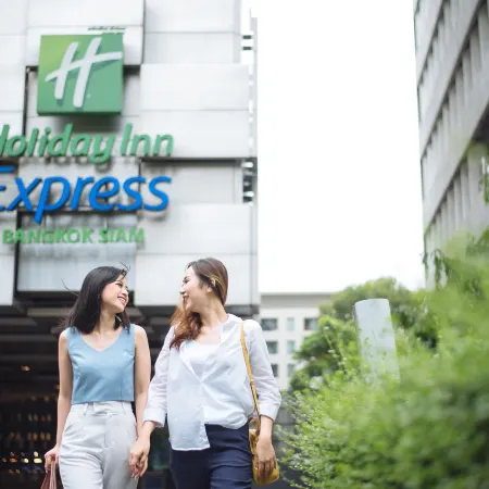 Holiday Inn Express BANGKOK SIAM by IHG Отели рядом с достопримечательностью «Ват Джао Ам»