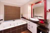 Songbirds Rainforest Retreat Hotels in Mount Tamborine