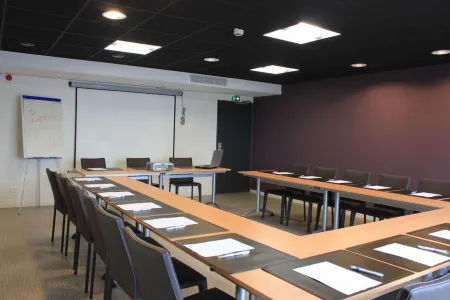 Brit Hotel Confort Saint-Lô Отели в г. Нотр-Дам-де-Санийи