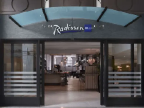 Radisson Blu Hotel Leeds City Centre Hotels near Leeds City Museum