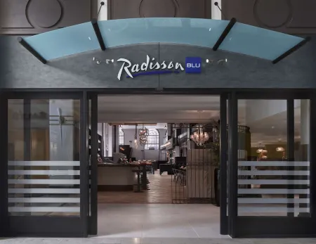 Radisson Blu Hotel Leeds City Centre Отели рядом с достопримечательностью «Университет Лидс»