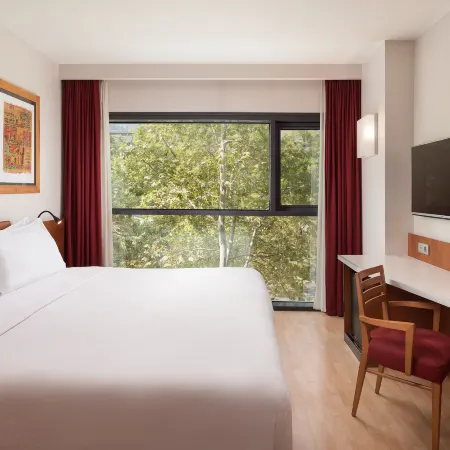Four Points by Sheraton Barcelona Diagonal Отели рядом с достопримечательностью «Побленоу»