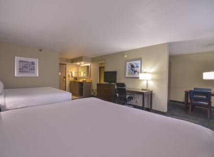 Holiday Inn Express & Suites Fayetteville-Univ of AR Area