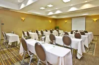 Holiday Inn & Suites Green Bay Stadium Hotel di Ashwaubenon