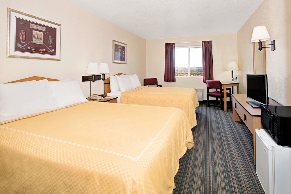 Days Inn & Suites by Wyndham Castle Rock