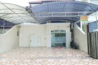 Galaxy Guest House Hotels in Sukolilo
