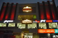Hotel Daftari Palace فنادق في Uttar Dinajpur