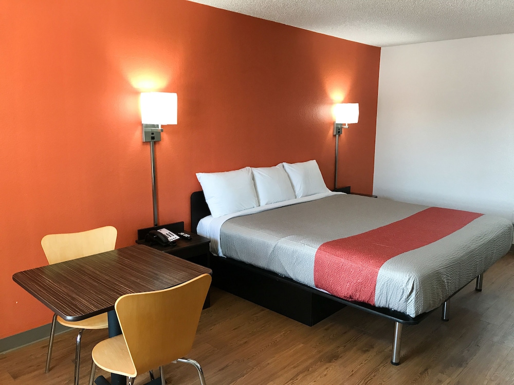 Motel 6 Bryan, TX - University Area