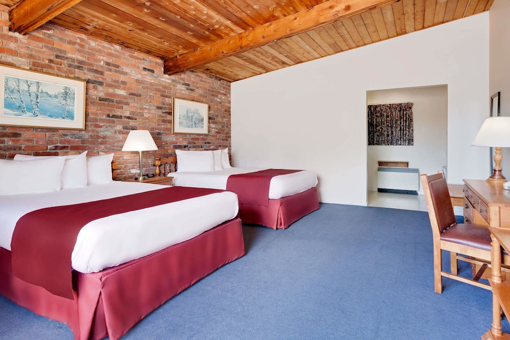 Ramada by Wyndham Gananoque Provincial Inn