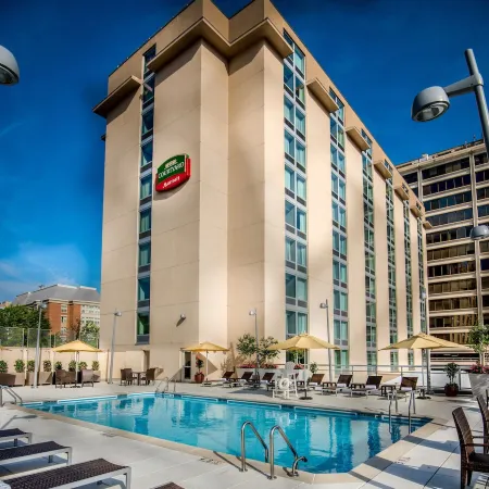 Courtyard Bethesda Chevy Chase Отели рядом с достопримечательностью «Станция метро Bethesda»