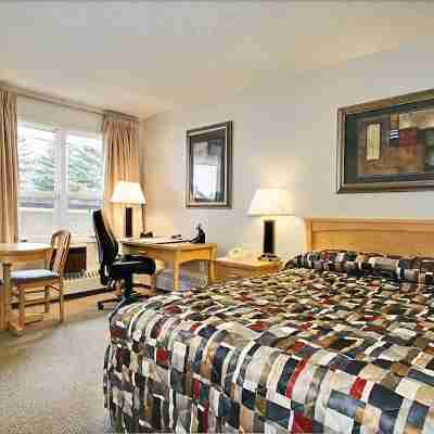 Guest House Inn & Suites Rooms