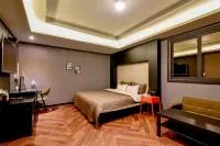 French Code Hotel Các khách sạn gần Yeojwacheon Stream