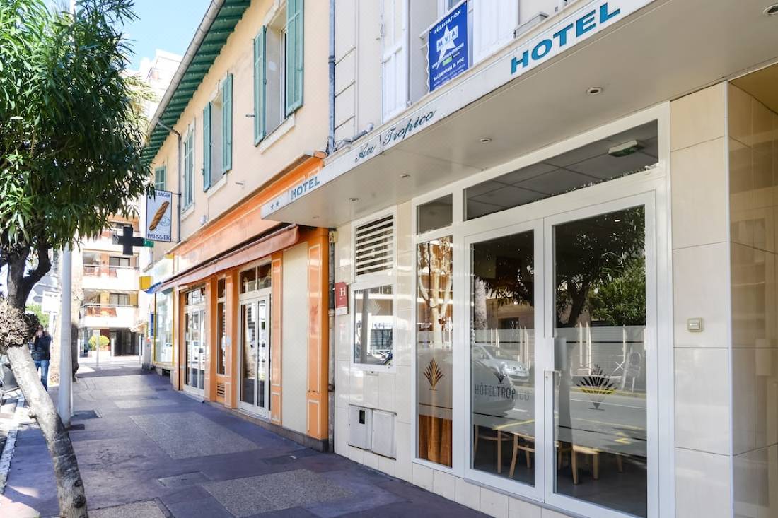 Hotel Au Tropico-Juan-les-Pins Updated 2022 Room Price-Reviews & Deals |  Trip.com