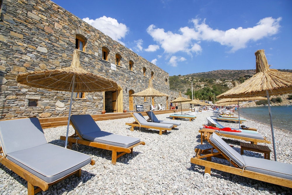 Kargilos Hotel & Beach