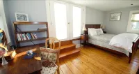 24 East Main Street B&B Hotels in Canton