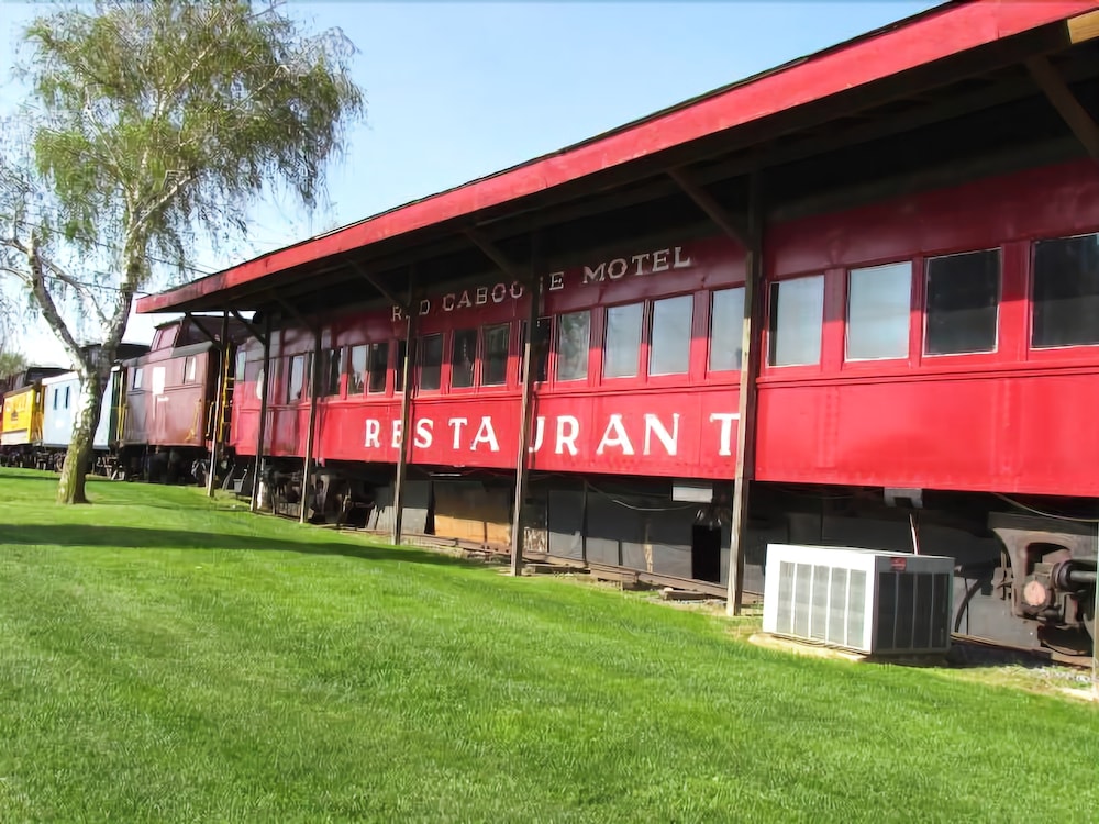 Red Caboose Motel & Restaurant