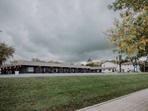 The Bayview Motel - Fort France, on - Lakeside Motel