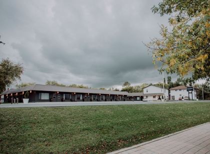 The Bayview Motel - Fort France, on - Lakeside Motel