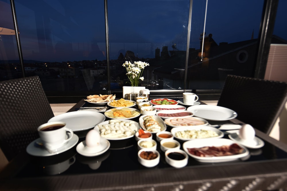 El Nazar Stone Suite