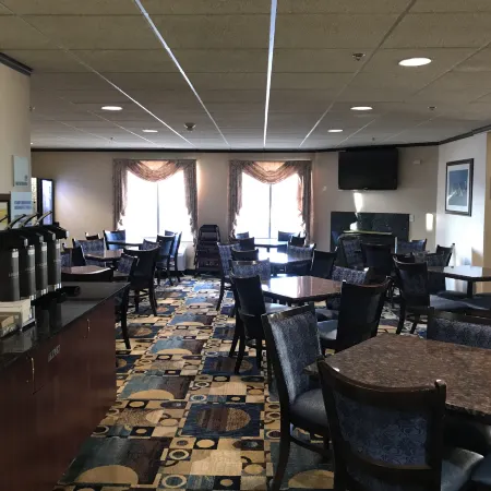 Country Inn & Suites by Radisson, Mt. Pleasant-Racine West, WI
