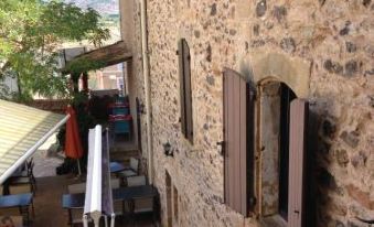 Hotel Restaurant la Calade - Housity