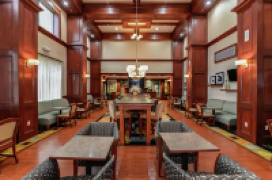 แฮมป์ตัน อินน์แอนด์สวีท ดีทรอยต์/เขตการปกครองท้องถิ่นเชสเตอร์ฟิลด์