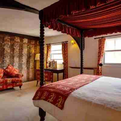 The Saracens Head Hotel Rooms