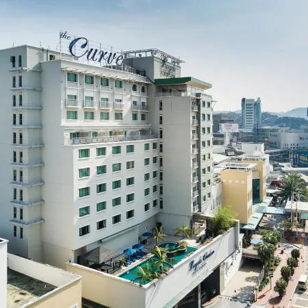 Royale Chulan the Curve Отели рядом с достопримечательностью «Станция MRT Taman Tun Dr Ismail »