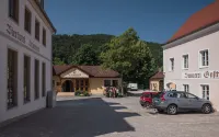 Landhotel - Hotel & Brauereigasthof Schneider فنادق في Kelheim