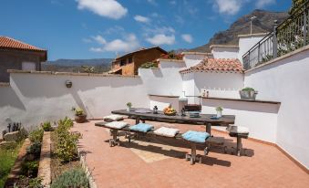 1 Charming Villa, Huge Terraces, Pool, Garden, BBQ