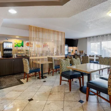 Quality Inn & Suites 5585 Ambler Drive Mississauga Ontario