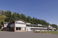 Campus Inn Baraboo Hotels in Baraboo