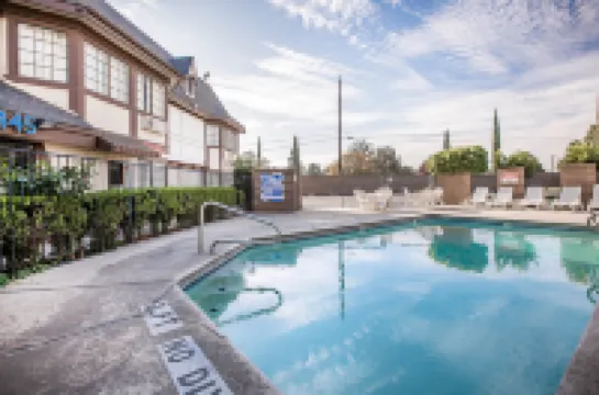 Motel 6 Fresno, CA - Belmont Ave