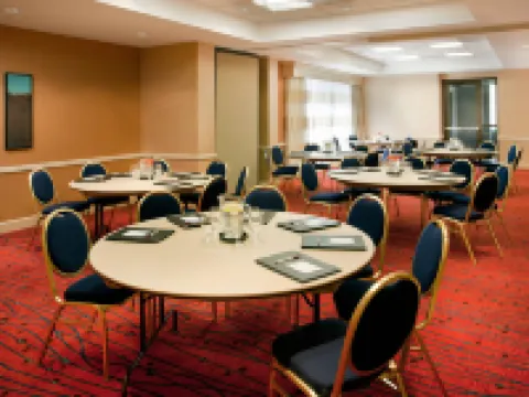 โรงแรม Sonesta ES Suites ที่ San Antonio Downtown Alamo Plaza โรงแรมในซานอันโตนิโอ