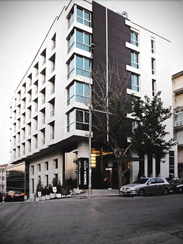 Demora Hotel