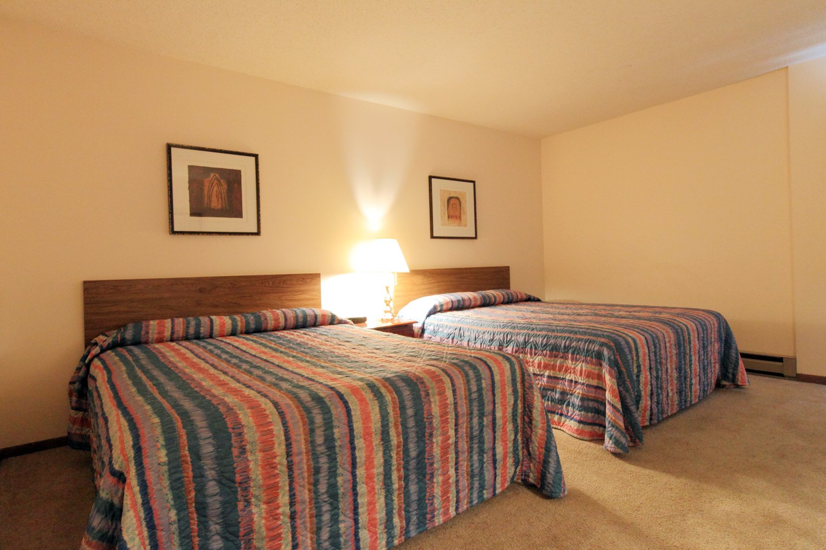 Econo Lodge Inn & Suites