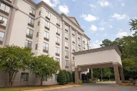 Holiday Inn & Suites Raleigh-Cary (I-40 @Walnut ST)