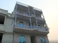 Maya Hotel & Restaurant